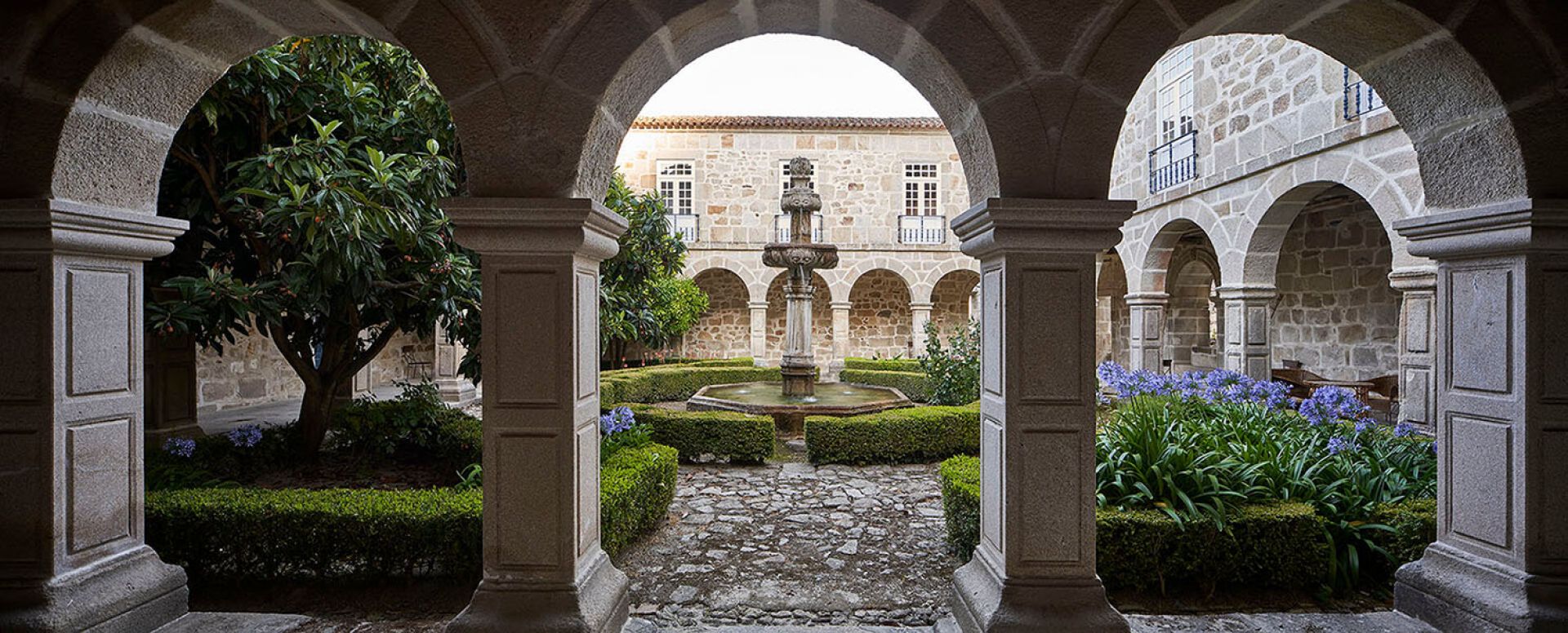 File:Igreja de São Pedro das Águias - Portugal (35557229514).jpg -  Wikimedia Commons